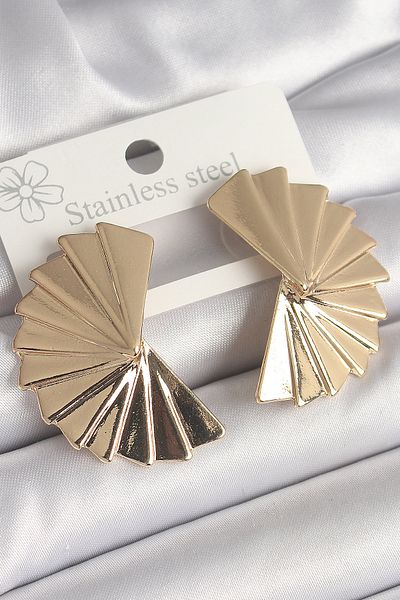 costurera Women's Brass Gold Color Embroidered Fan Model Earrings