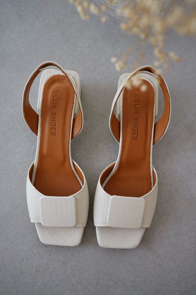 selinshoes Sanny Genuine Leather Women's Heeled Shoes with Buckle Detail on the Front and Elastic Ankle - Ecru