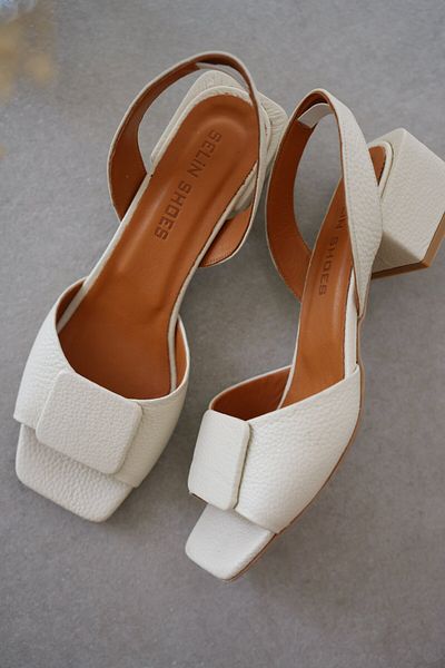 selinshoes Sanny Genuine Leather Women's Heeled Shoes with Buckle Detail on the Front and Elastic Ankle - Ecru