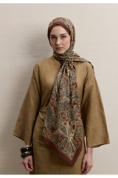 Fresh شال بنمط بوهيمي داكن من البلاط