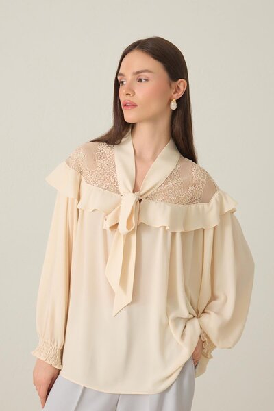 Setre Μακρυμάνικη μπλούζα με δαντέλα και λεπτομέρεια με κορδόνια σε βουτυρία χρώμα