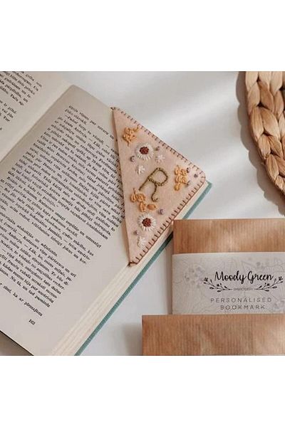 erorex Personalized Hand Embroidered Corner Bookmark Hand Stitched Felt Corner Letter Bookmark Felt