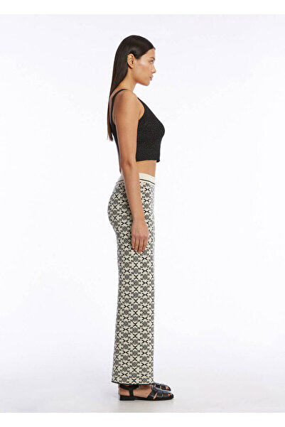 Knitss V-подібний чорний кроп-топ з трикотажу