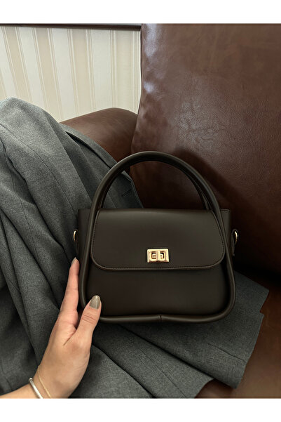 NOTHING Γυναικεία χρυσή κλειδαριά με λεπτομέρεια ρυθμιζόμενο λουράκι καφέ χειρός ώμου και χιαστί τσάντα Mona