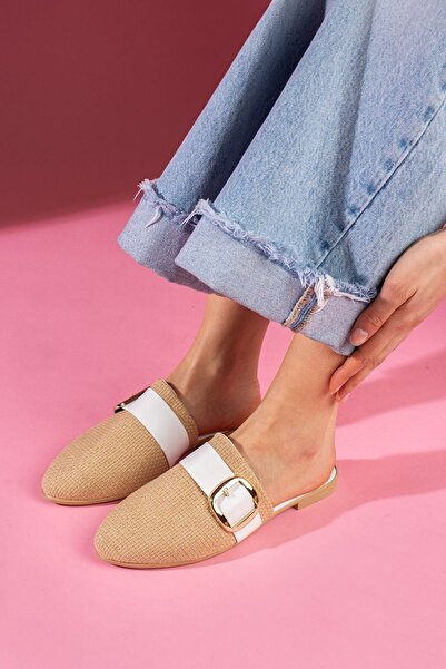 FUGA MODA Pedry White Gold Buckle Straw Textured Closed Front Slippers