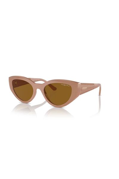 Vogue 5566 312183   52 نموذج امرأة