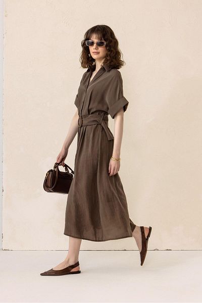 Olcay Gerafftes Modalkleid mit Gürtel und Details in BROWN 9307-E