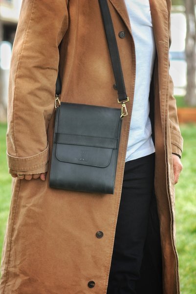 MAT CRAFT Genuine Leather Upright Messenger Bag |   Shoulder Bag |   Unisex |