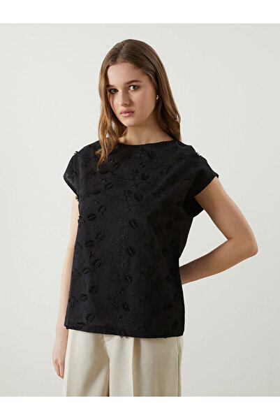 LC Waikiki Nevavm Women's Floral Blouse with Oval Collar and Difference