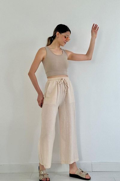 leyla sanat sanata yeni bir bakış açısı Leyla Art a New Perspective on Art Beige Linen Pants