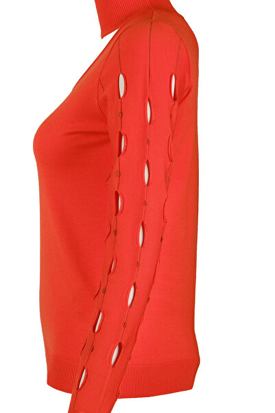 Vedi Мінімалістичний жіночий светр з V-подібним вирізом та деталями - тренди 2025 року