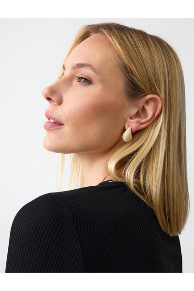 Jimmy Key Beige Drop Figured Acrylic Earrings