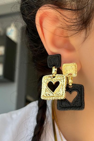 TAKIŞTIR Gold and Black Color Heart Figured Earrings (Pair)