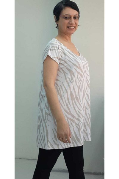 Mertcan Butik تي شيرت محبوك بأكمام منخفضة مع طباعة إكرو كريمية مقاس كامل