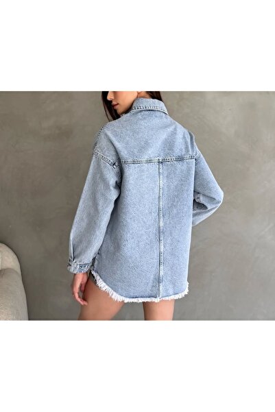 Butik Şans Джинсова куртка з кишенями на кнопках і бахромою