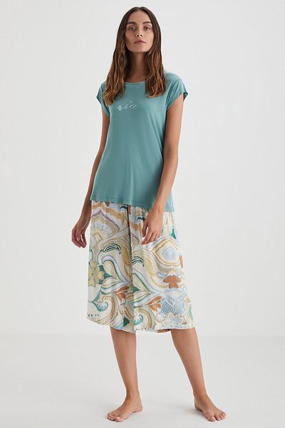 Catherine's Large Size Capri Suit