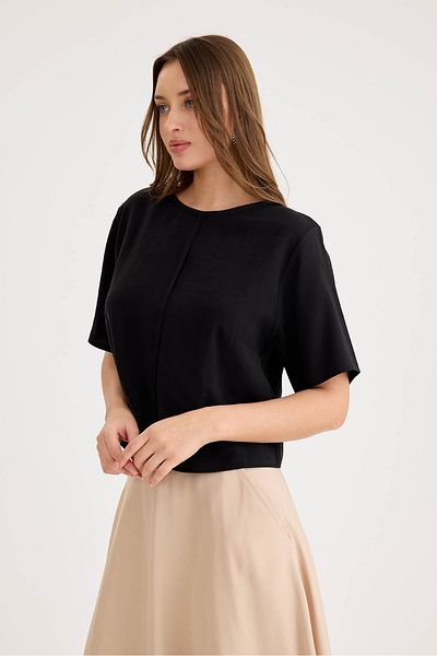Vitrin Round Neck Short Sleeve Crop Blouse