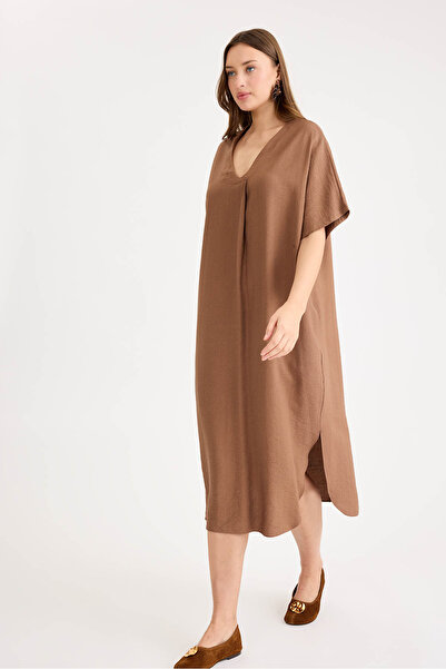 Vitrin Yanları Yırtmaçlı V Yaka Kısa Kol Cepli Elbise