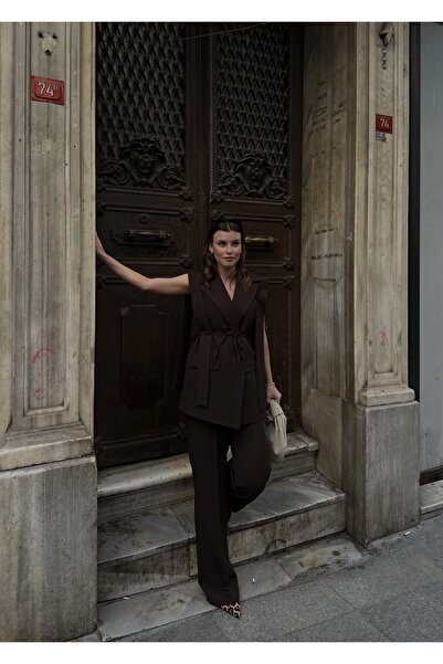 gmbutikk Zweiteiliges Set aus Blazer, Weste und Hose mit Gürtel