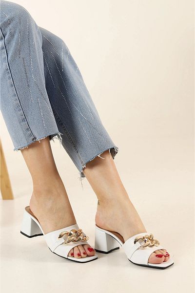 ARONA White Single Band Chain Buckle Detail Heeled Slippers