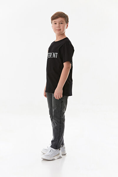 Fulla Moda %100 Pamuk Different Yazı Baskılı Bisiklet Yaka Erkek Çocuk Tişört