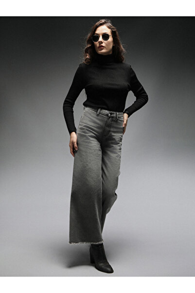 High Star By Styli High Rise Faded Flared Jeans with Raw Edge Hem