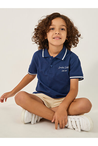 Styli تي شيرت بولو بقصّة عادية وطبعة شعار