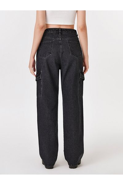 Kotty By Styli High Rise Straight Fit Jeans with Pocket Detail