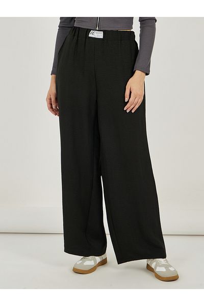 Styli Textured Mid Rise Wide Leg Pants with Badge Detail