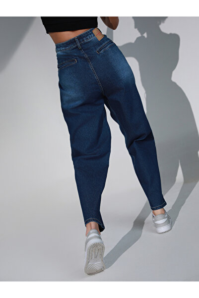 Hubberholme By Styli High Rise Faded Regular Fit Jeans with Zip Pocket Detail