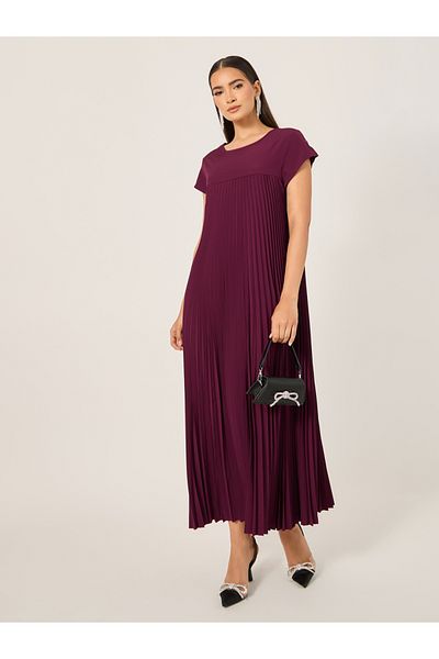 Styli Pleated Short Sleeves Shift Maxi Dress