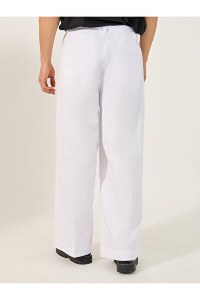 Styli MEN OVERSIZED LEG DOUBLE PLEATED TROUSERS WITH BELT