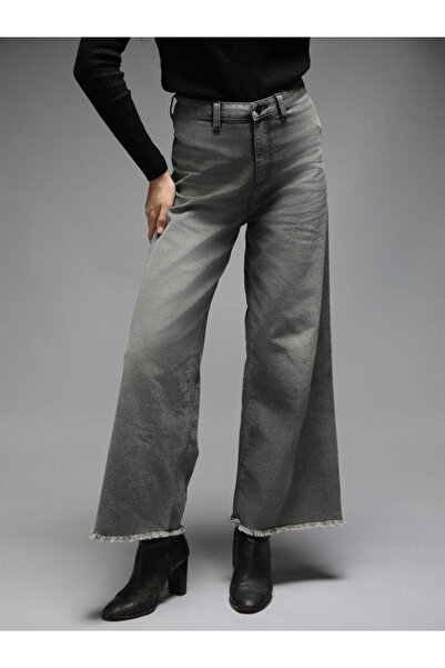 High Star By Styli High Rise Faded Flared Jeans with Raw Edge Hem