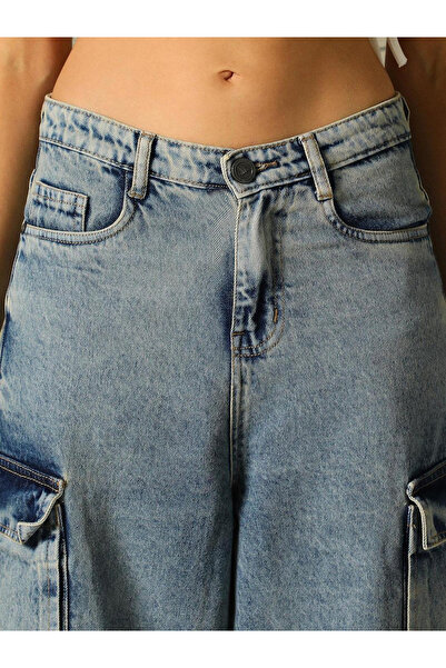 Hubberholme By Styli High Rise Mid Wash Carrot Fit Jeans