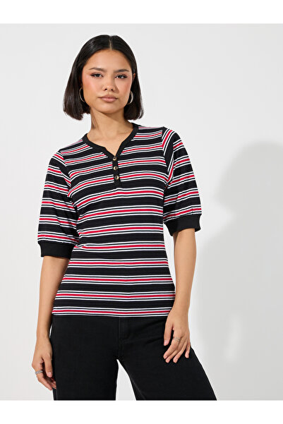 Styli بلوزة محبوكة مخططة بفتحة رقبة على شكل حرف V مع فتحة نصف زر