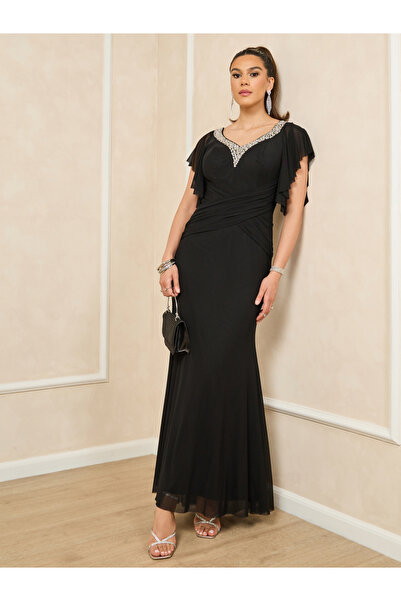 Styli فستان ماكسي مزين بفتحة صدر على شكل قلب