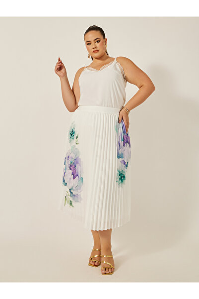 Styli Plus Size Printed A-Line Midi Skirt with Pleated Detail