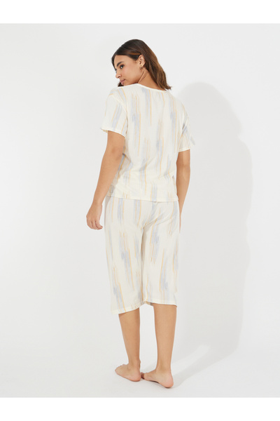 Take Two By Styli Printed Round Neck T-Shirt and Capri Pyjama Set