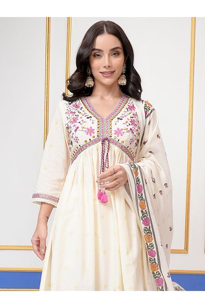 Vishudh By Styli كورتا إمبراطوري من القطن الخالص بطباعة زهور وخيط وبنطلون مع دوباتا