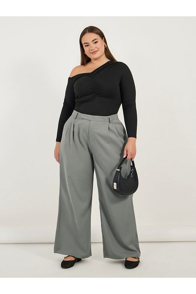 Styli Plus Size Solid Pleated Wide Leg Pants