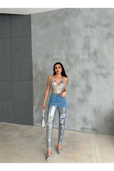 leyla sanat sanata yeni bir bakış açısı Leyla Sanat a New Perspective on Art Knee Ripped Foil Mom Jeans - Silver