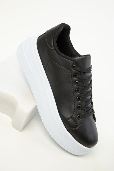 SOHO Model Černých dámských tenisek z roku 19683