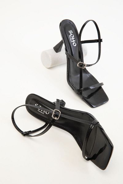SOHO Klassische Damenschuhe mit Absatz aus schwarzem Lackleder 20390
