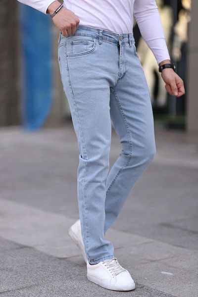 Trendyol Collection Hellblaue Jeans-Jeanshose aus Stretchstoff mit regulärer Passform TMNSS25JE00001