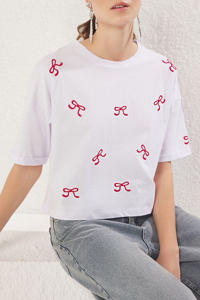 Edit by Trendyol Comfortable Fit - White Bow Embroidery Crop T-Shirt Tedss25Ts00002