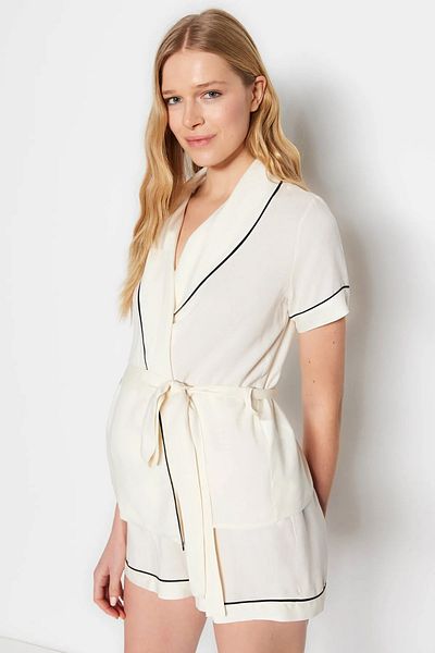 Trendyol Collection Beigefarbenes Umstandspyjama-Set mit Gürtel und Paspelierung und separaten Viskose-Shorts