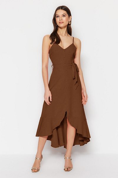 Trendyol Collection Καφέ μάξι φόρεμα με βολάν και λεπτομέρεια με κουμπιά σε γραμμή Α - TWOSS23EL02271