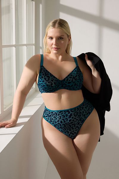 Trendyol Curve Plus-Size-Unterwäsche-Set aus Petrol-Samt mit Leopardenmuster und hoher Taille – TBBAW25DG00001