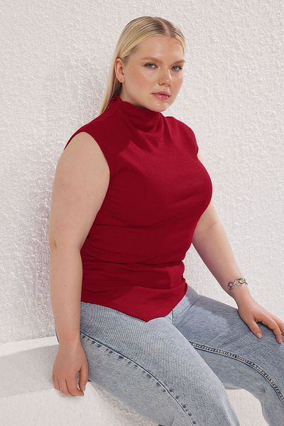 Trendyol Curve Κόκκινο γιακά Stand Ασύμμετρη Πλεκτή Μπλούζα Plus Size