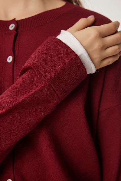 Happiness İstanbul Damen-Cardigan aus saisonalem Strick mit kontrastierenden Streifen in Burgunderrot US00953
